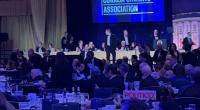 Ein Video vom Chaos beim Trump-Dinner lässt die Verschwörungstheorien explodieren.