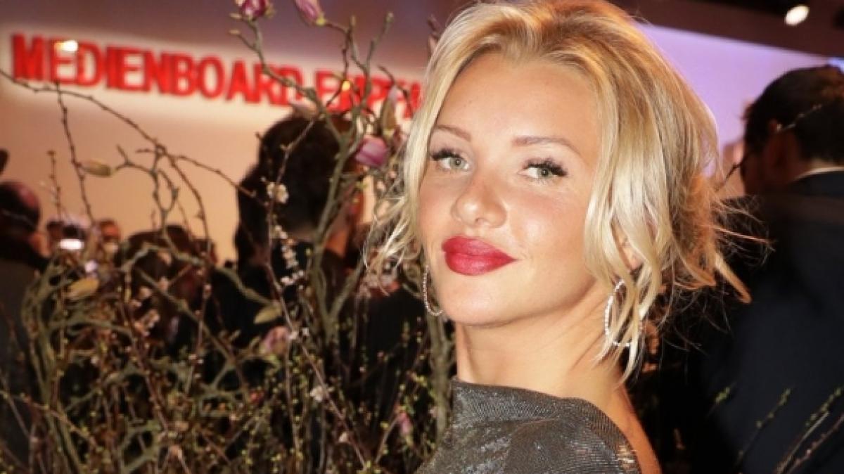 Evelyn Burdecki begeistert ihre Fans mit ihren sexy Kurven. (Foto)