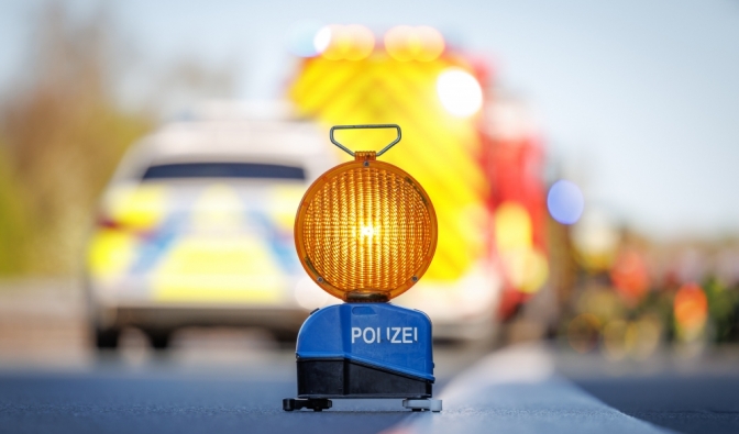 Die Polizei informiert über einen aktuellen Unfall (Symbolbild).