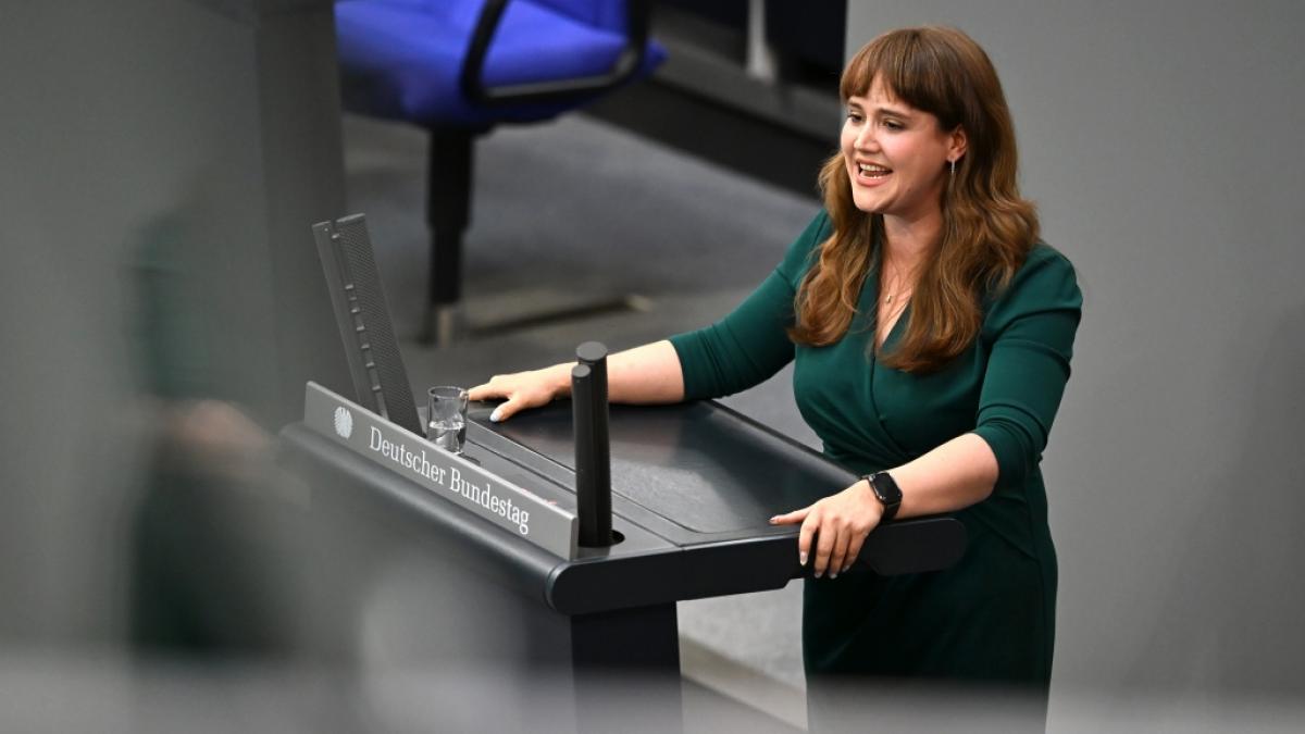 Ricarda Lang hat f&uuml;r Bundeskanzler Friedrich Merz knallharte Worte parat. Sie kritisiert seine lebensrealit&auml;tsferne Politik. (Foto)