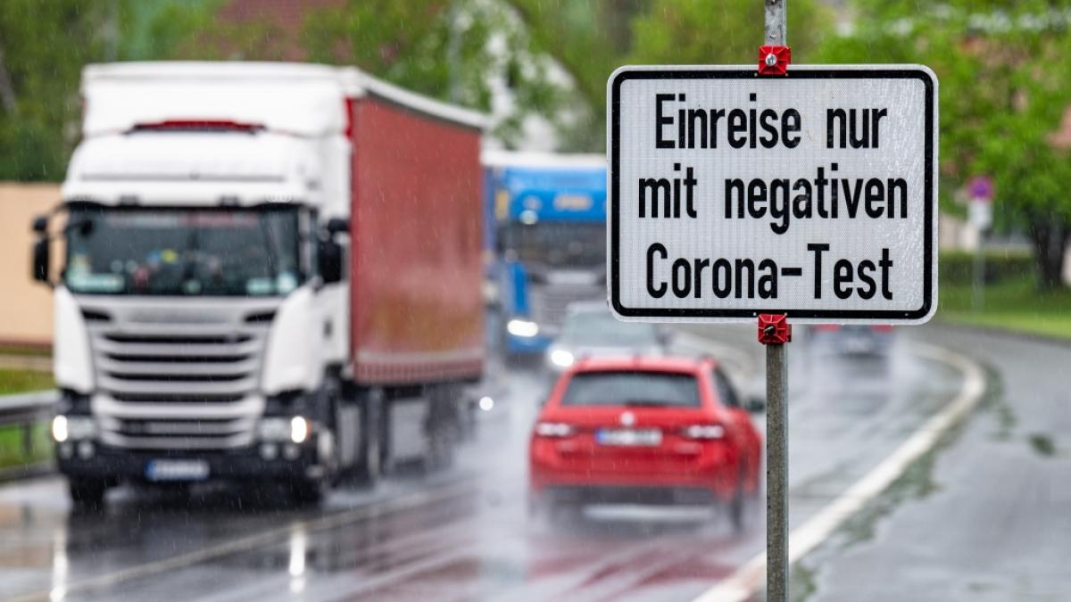 Reichen die aktuellen Regeln f&uuml;r Reiser&uuml;ckkehrer aus, um die Gefahr durch die Delta-Variante des Coronavirus einzud&auml;mmen? (Foto)