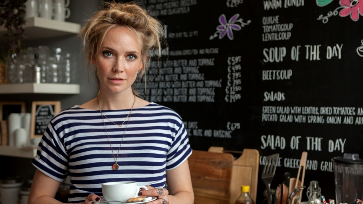 Die niederl&auml;ndische Schauspielerin Bracha van Doesburgh verdreht als Sophie in "Verliebt in Amsterdam" dem TV-Publikum den Kopf. (Foto)