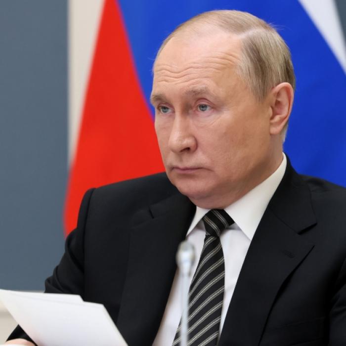 Russlands Militär beschießt Flughafen und Panzerfabrik in Ostukraine