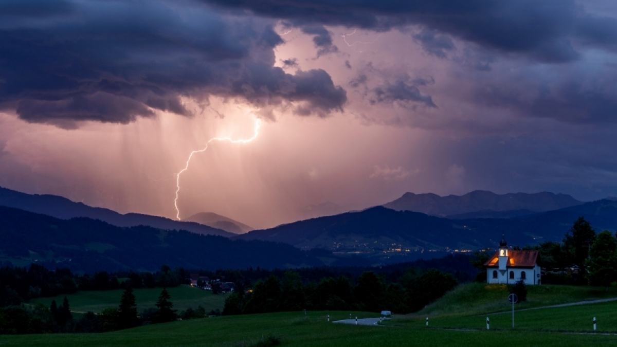 Der DWD hat eine Gewitter-Warnung herausgegeben (Symbolbild). (Foto)
