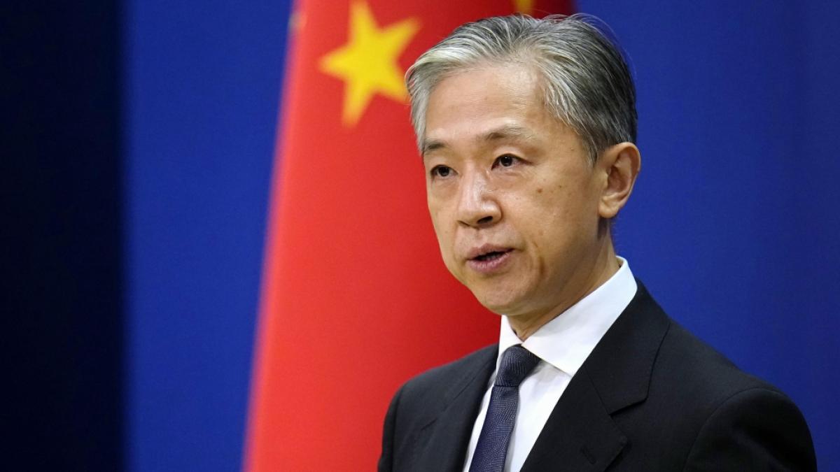 Der chinesische Au&szlig;enamtssprecher Wang Wenbin bei einer Pressekonferenz im August 2022. (Foto)