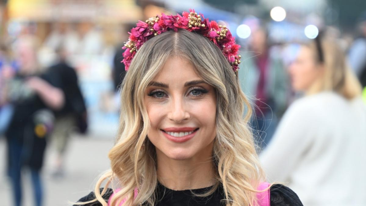 Cathy Hummels verriet, dass viele M&auml;nner auf dem Dating-Portal Raya nur auf eine Aff&auml;re aus sind. (Foto)