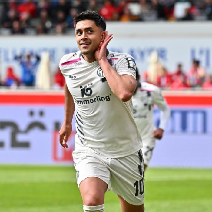 Vor Fans verkündet: Nationalspieler Amiri bleibt in Mainz