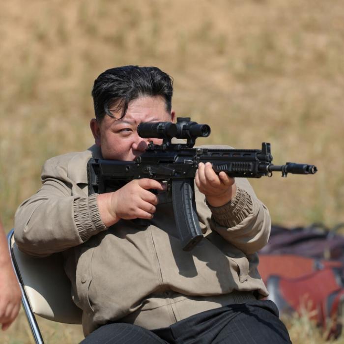 Er feuert neues Scharfschützengewehr ab - Nordkorea-Diktator landet Volltreffer
