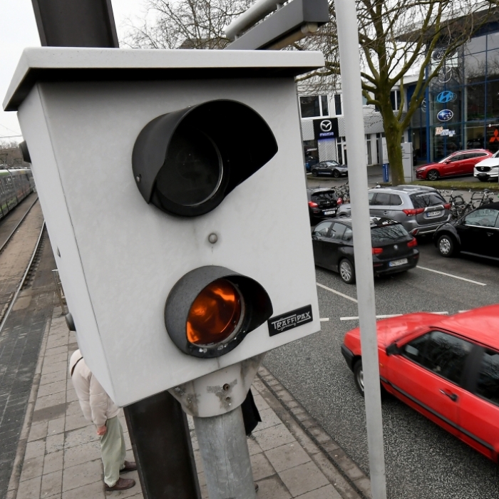 Millionen durch Raser! Großstädte rüsten bei Blitzern auf