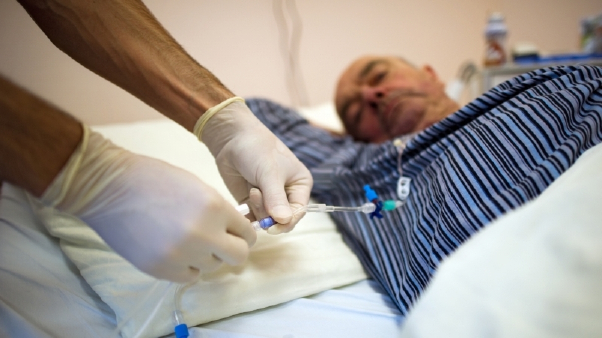 Bei einer Chemotherapie werden verschiedene Medikamente verabreicht - meist intraven&ouml;s. (Foto)