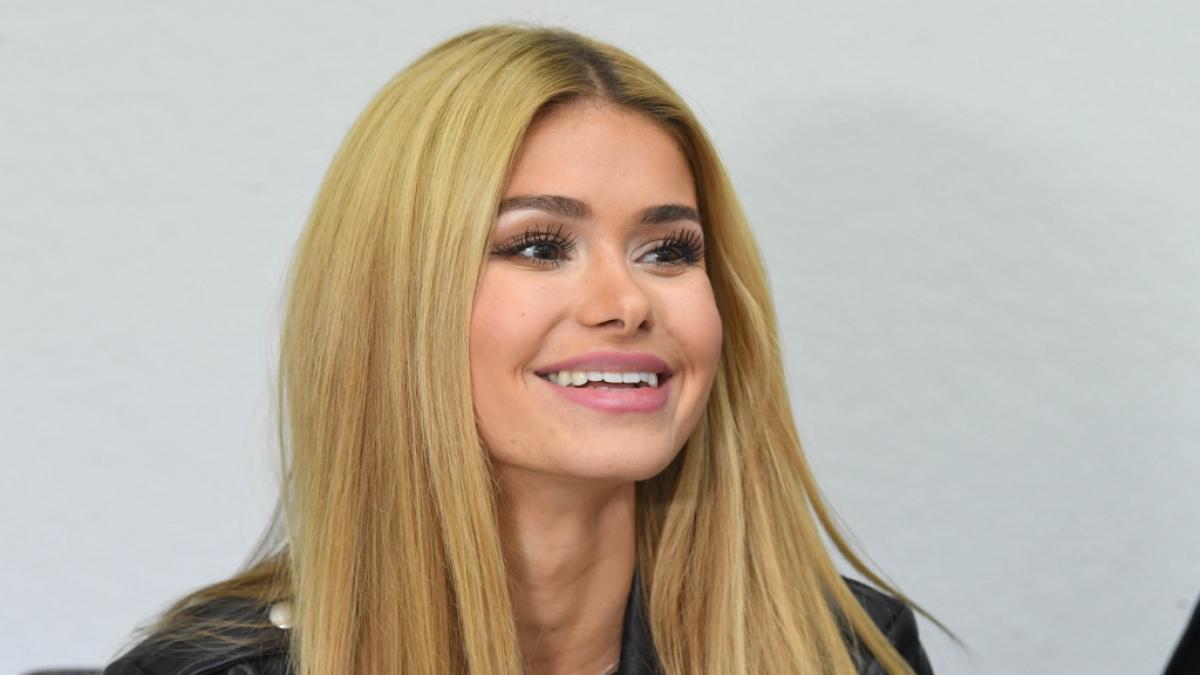 Influencerin Pamela Reif meldet sich mit "schlechten Neuigkeiten" bei ihren Fans. (Foto)