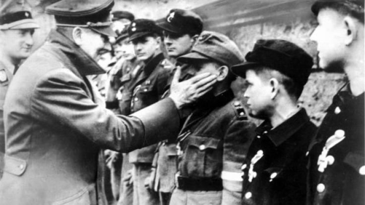 Ein Bildband über Adolf Hitler ist für eine ganz besondere Zielgruppe.