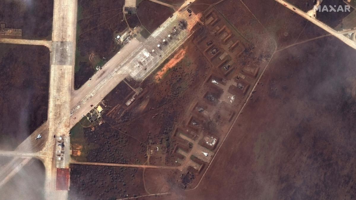 Satellitenbilder zeigen jetzt einen zerst&ouml;rten russischen&nbsp;Luftwaffenst&uuml;tzpunkt auf der Krim. (Foto)