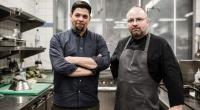 Tim Mälzer (links) und Christian Lohsen stellen sich bei 