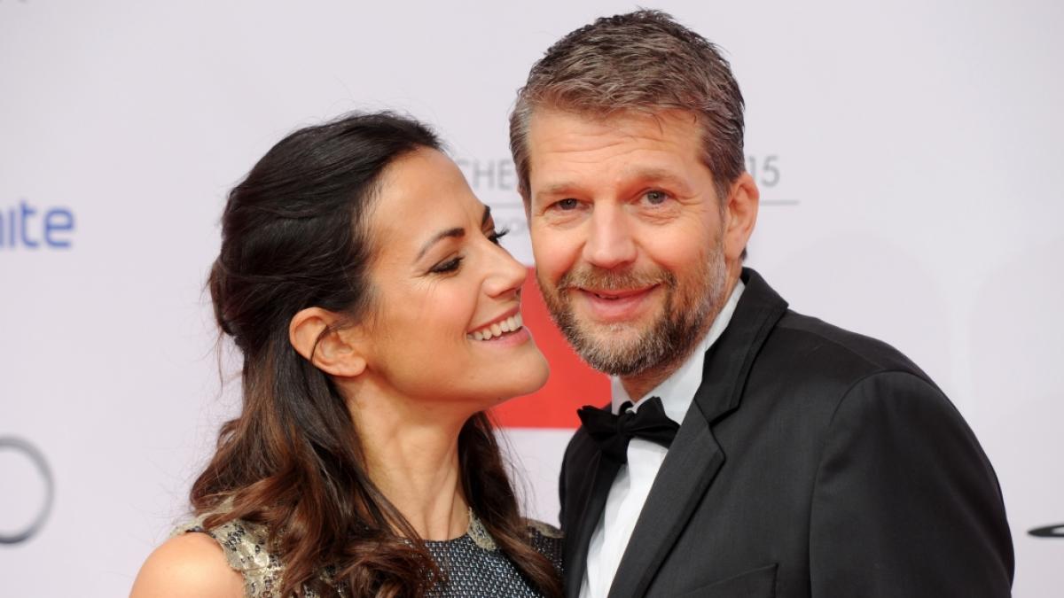 Das Schauspieler-Paar Bettina Zimmermann und Kai Wiesinger beim Deutschen Filmball 2015. (Foto)