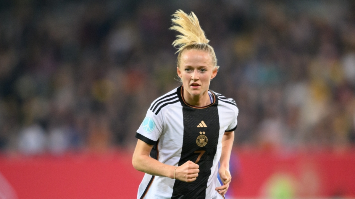 Auf dem Spielfeld k&auml;mpft Nationalspielerin Lea Sch&uuml;ller um jeden Ball - privat sieht sich die St&uuml;rmerin mit einem heimt&uuml;ckischen Gegner namens Endometriose konfrontiert. (Foto)