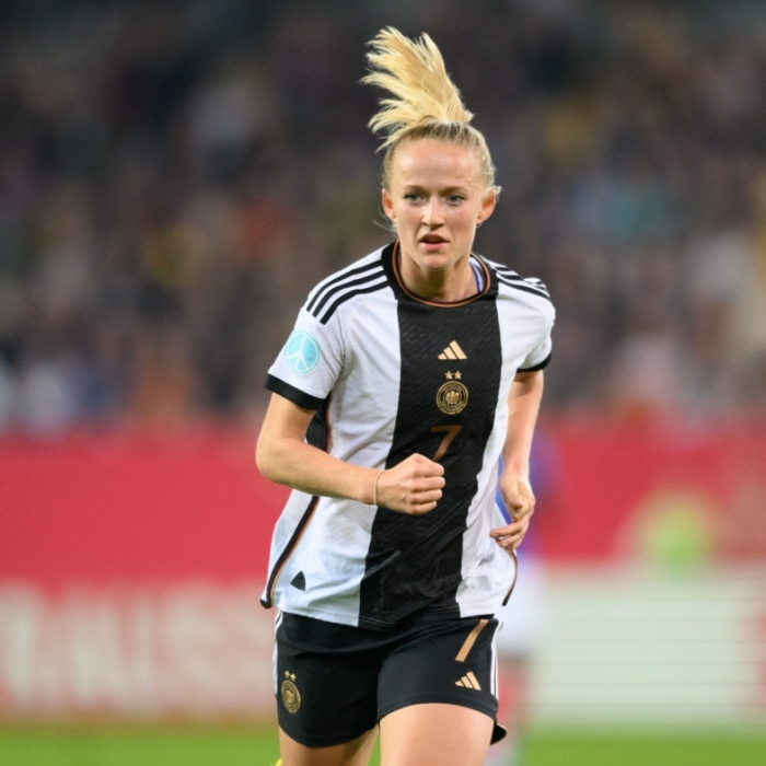 Diese Qualen muss die DFB-Stürmerin ertragen