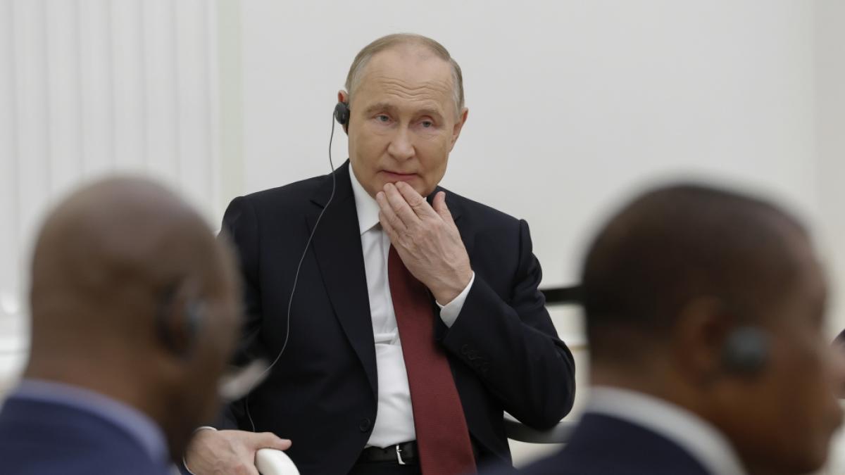 Wladimir Putin muss wohl einen weiteren Verlust im Ukraine-Krieg verkraften. Ein gesamter russischer Milit&auml;rkonvoi wurde vernichtet. (Foto)