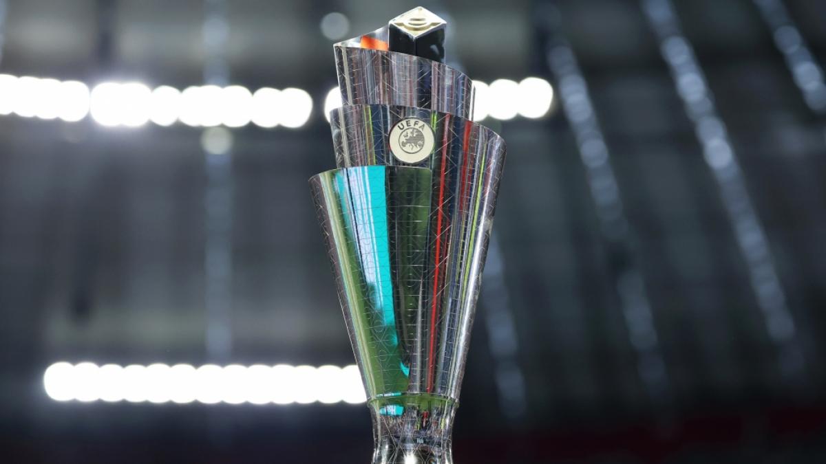 Der Pokal der UEFA Nations League steht vor dem Spiel im Stadion (Symbolbild). (Foto)