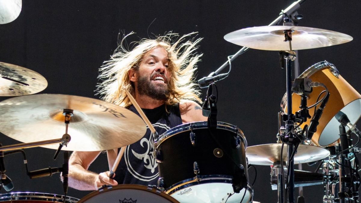 Taylor Hawkins starb im Fr&uuml;hjahr mit nur 50 Jahren. Jetzt wird dem Foo-Fighters-Schlagzeuger mit zwei Tribut-Konzerten die letzte Ehre erwiesen. (Foto)