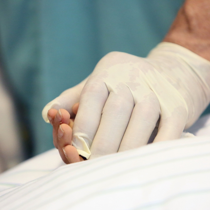 Frau verbrennt von innen nach Antibiotika-Einnahme
