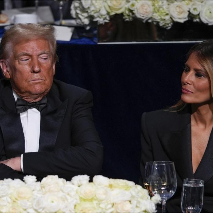 Vor aller Augen verspottet: Hier vergeht Melania plötzlich das Lachen