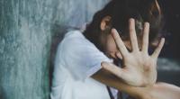 Eine 9-Jährige wurde von einem Mann vor den Augen ihrer Mutter missbraucht.