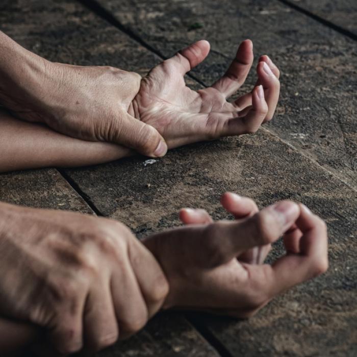 Mann (29) vergewaltigt Oma (68) - Mutter bringt ihn zur Polizei