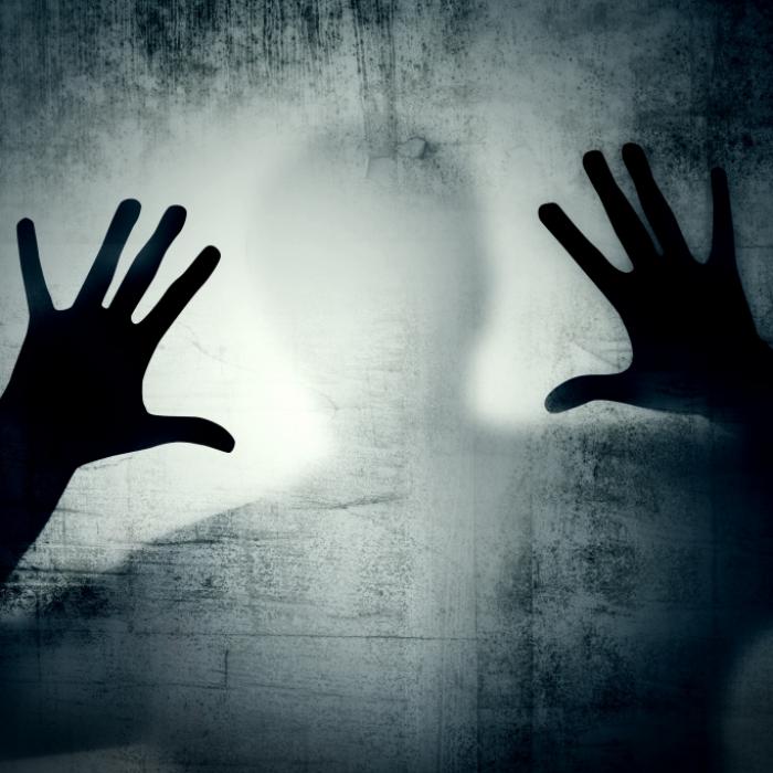 Leiche in Gully versteckt! Junge (15) vergewaltigt und tötet Cousine (9)