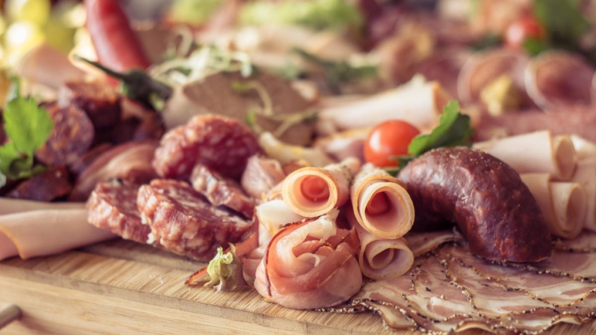 Der Verzehr einer bestimmten, bei Lidl verkauften Wurstsorte kann schwerwiegende gesundheitliche Folgen haben, weshalb das betroffene Produkt vorsorglich zur&uuml;ckgerufen wird (Symbolfoto). (Foto)