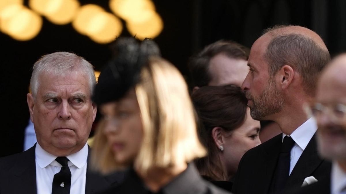 Ex-Prinz Andrew: Neue Fotos zeigen ihn mit unbekanntem Kind (Foto)