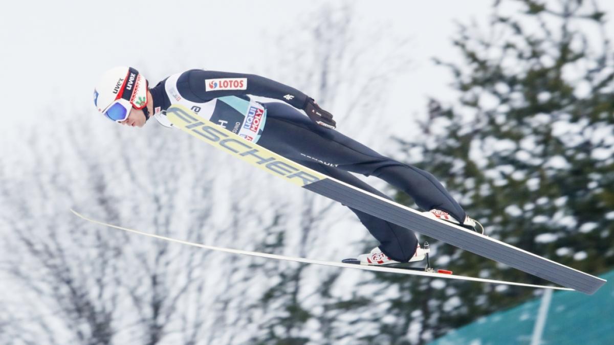 Kamil Stoch aus Polen in Aktion. (Foto)