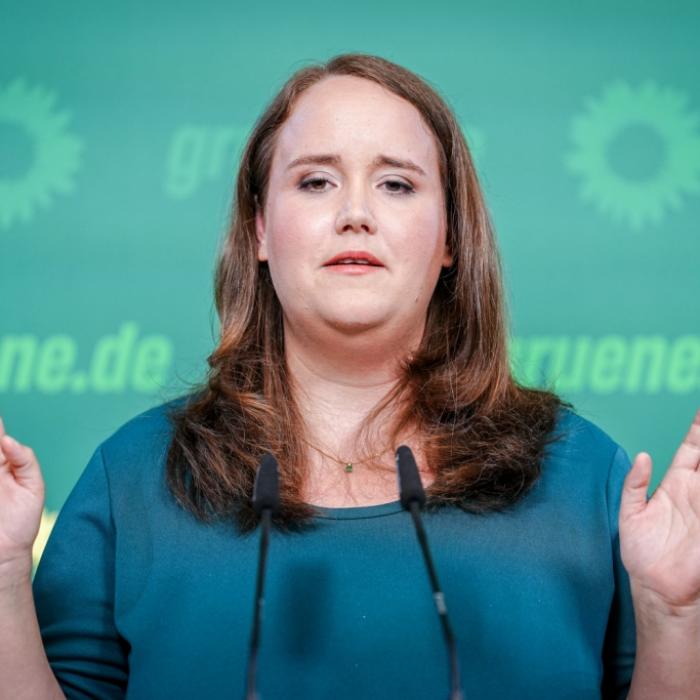Grünen-Chefin provoziert im Netz mit 
