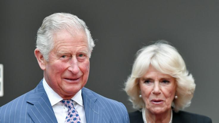 Camilla Parker Bowles plaudert über den Gesundheitszustand ihre Mannes.