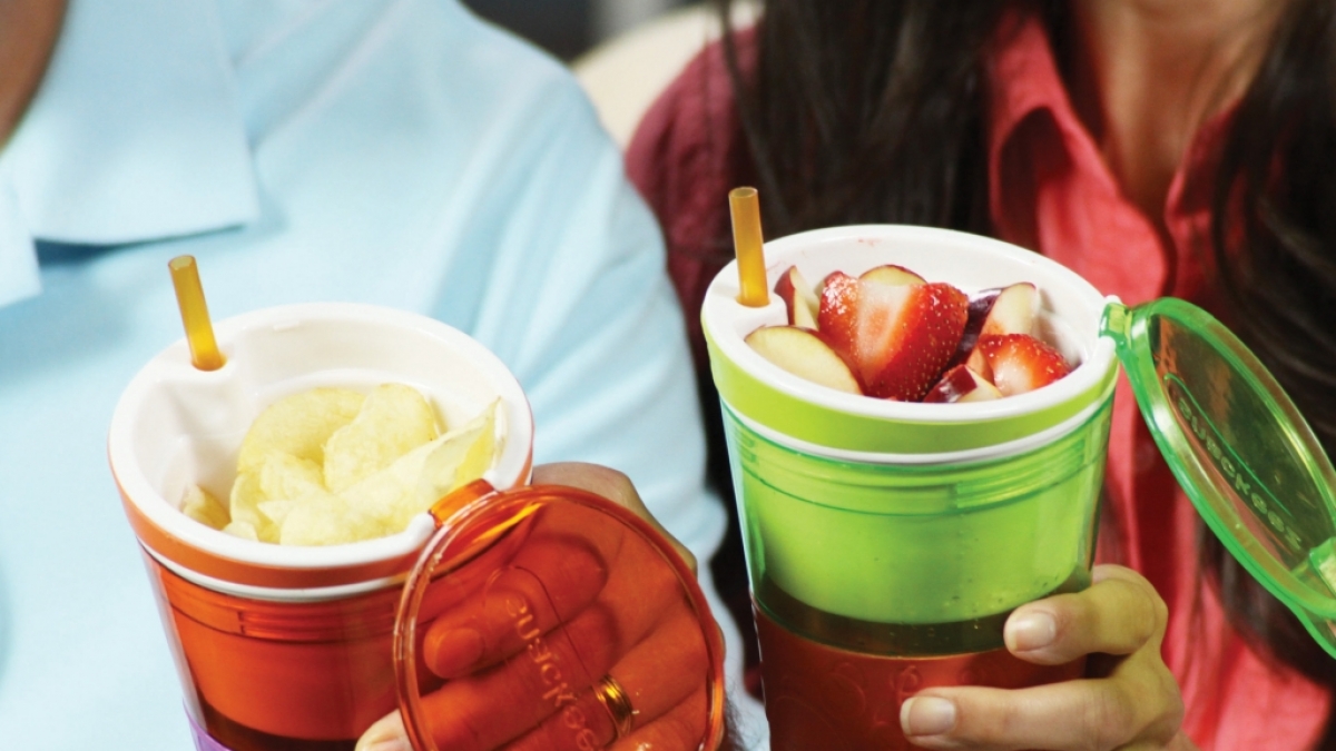 Snack und Getr&auml;nk immer griffbereit - kein Problem mit Snackeez. (Foto)
