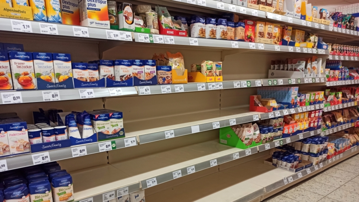 Leere Regale, h&ouml;here Preise und Co. im Supermarkt (Foto)