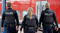 In einem RE1 zwischen Mülheim und Essen hat ein 44-Jähriger einem Mann das Ohrläppchen abgebissen. (Symbolbild)