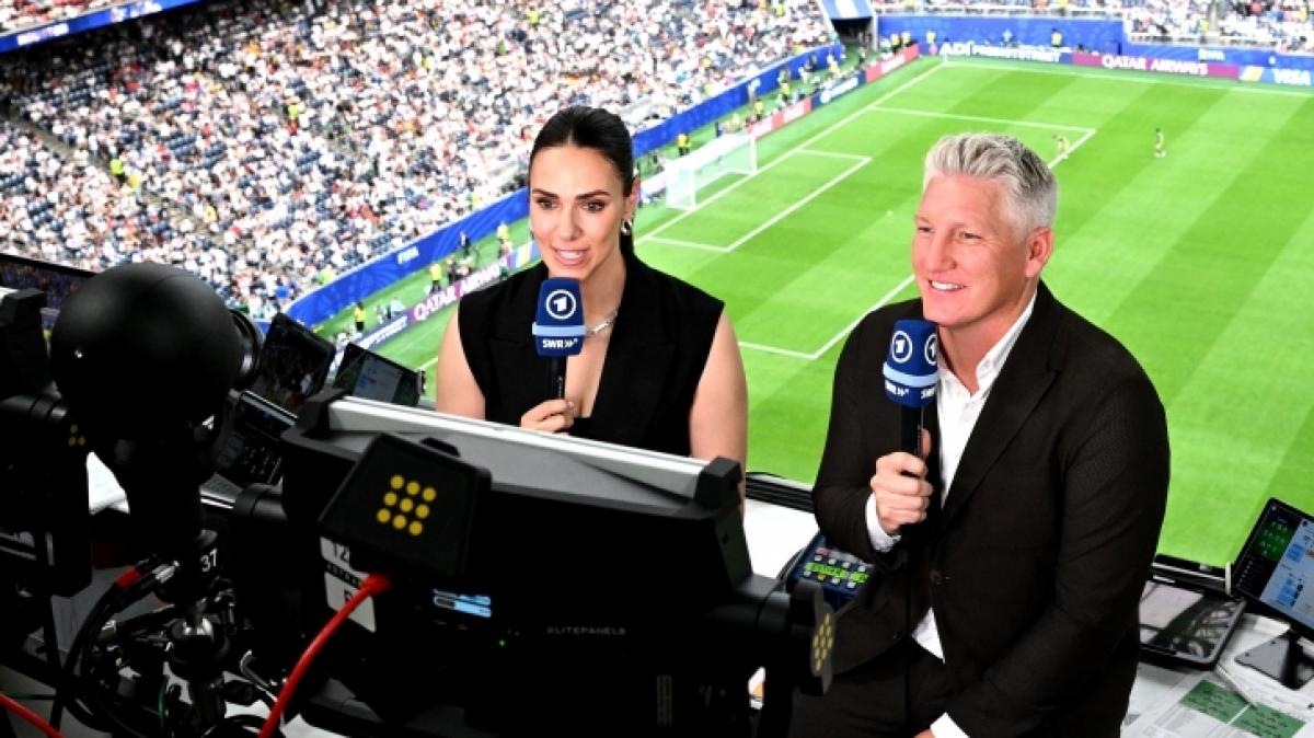 Esther Sedlaczek begleitet die Fu&szlig;ball-WM im Ersten zusammen mit Bastian Schweinsteiger. (Foto)