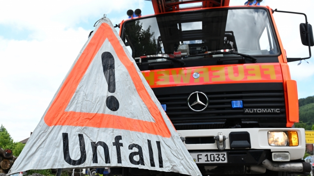 Die Polizei informiert &uuml;ber einen aktuellen Unfall (Symbolbild). (Foto)