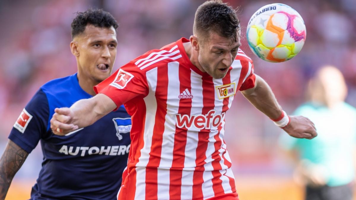 Robin Knoche (vorn) spielt seit 2020 f&uuml;r den 1. FC Union Berlin. (Foto)