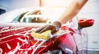 Wer sein Auto mit bestimmten Mitteln reinigen will, riskiert ein hohes Bußgeld.