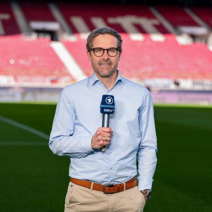 So lebt der ARD-Kommentator abseits des Stadions