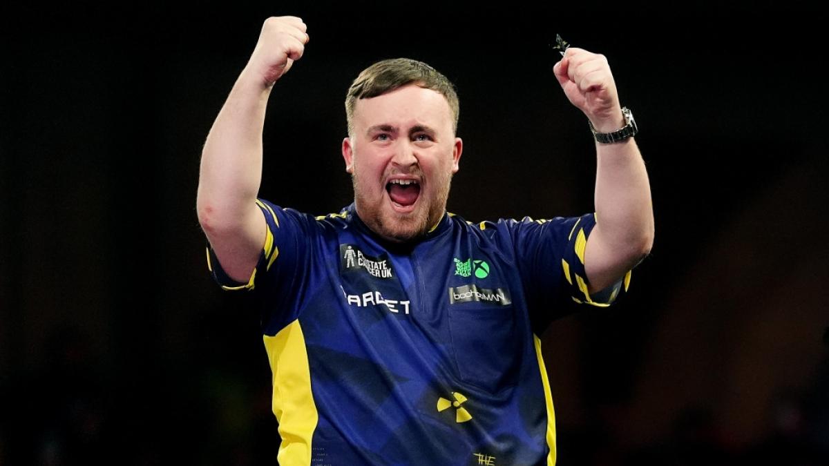 So sehen Sieger aus: Luke "The Nuke" Littler hat die PDC Premier League of Darts 2026 in einem nervenaufreibenden Finale gegen Luke Humphries f&uuml;r sich entschieden. (Foto)