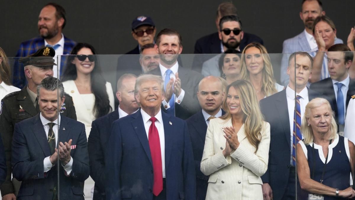 Mit einer gewaltigen Milit&auml;rparade feierten die USA nicht nur 250 Jahre US-Milit&auml;r, sondern auch den Geburtstag von Donald Trump. (Foto)
