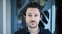 Schauspieler Dimitrij Schaad zog mit acht Jahren aus Kasachstan nach Deutschland.