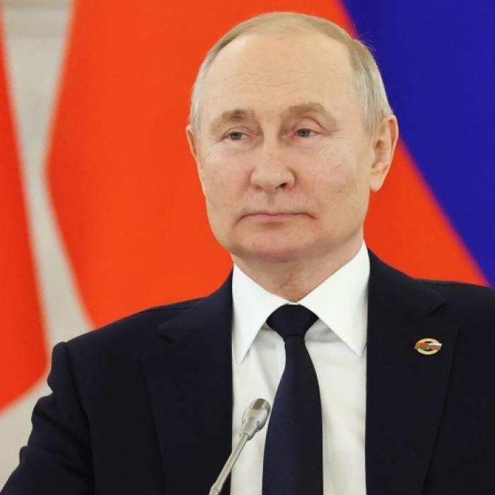 Neues Video zeigt! US-Bomben sprengen Putin-Stützpunkt komplett in die Luft