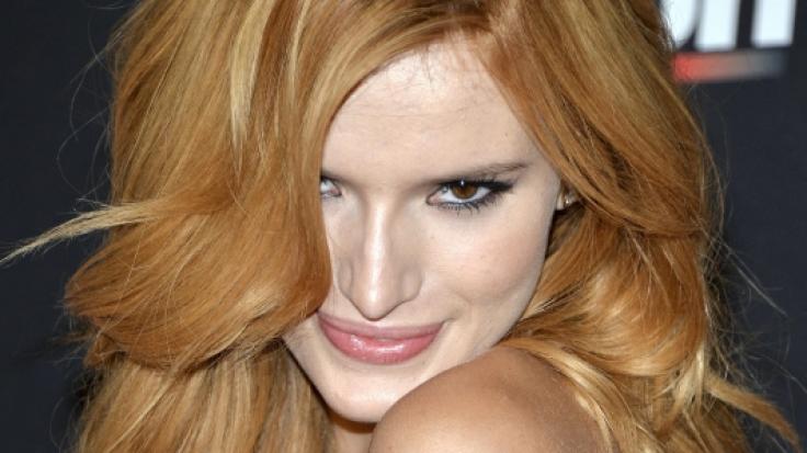 Bella Thornes Look auf dem Cover der