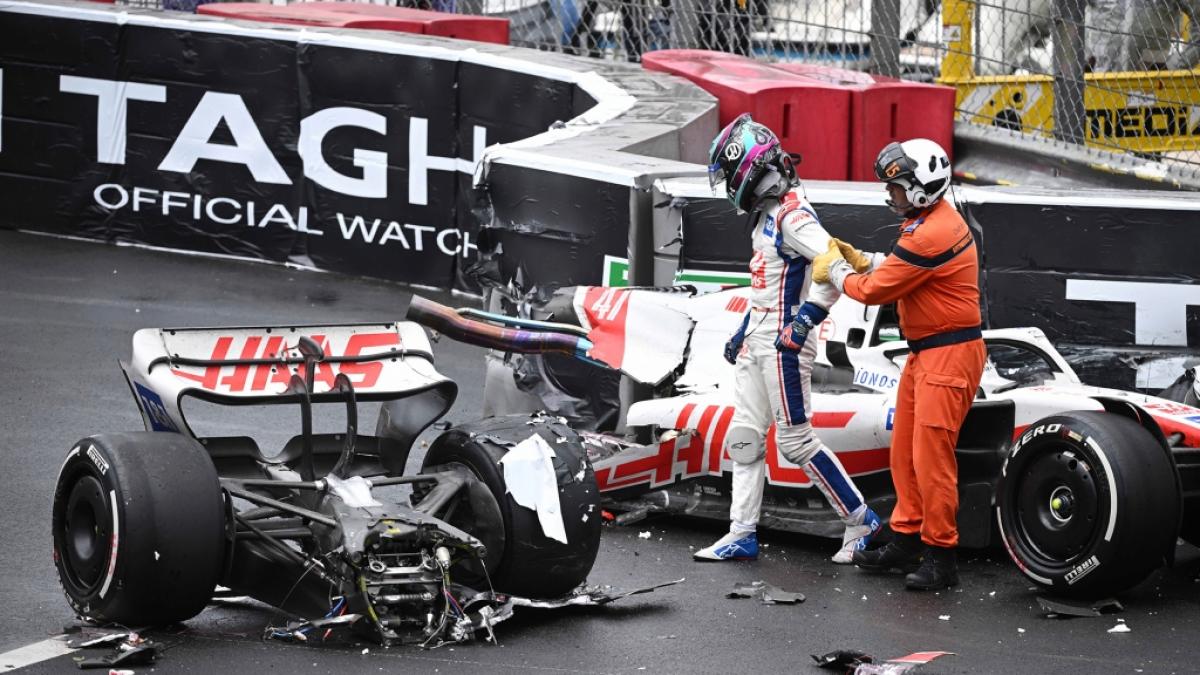 Mick Schumacher konnte den Boliden selbstst&auml;ndig verlassen. (Foto)