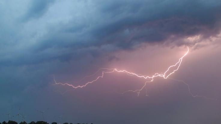 An den kommenden Tagen verhageln Gewitter die erste Hitzewelle des Jahres.