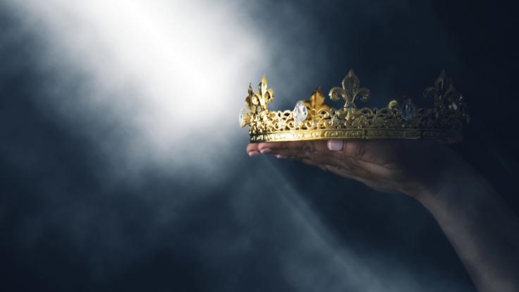 Wie würde es sich auf die Königshäuser auswirken, würde sich eine Kronprinzessin als lesbisch oder ein Thronfolger als schwul outen?